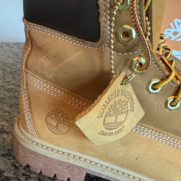 Timberland classic wheat nubuck Brown and Tan Boots 5 juniors EUC - Picture 2 of 16